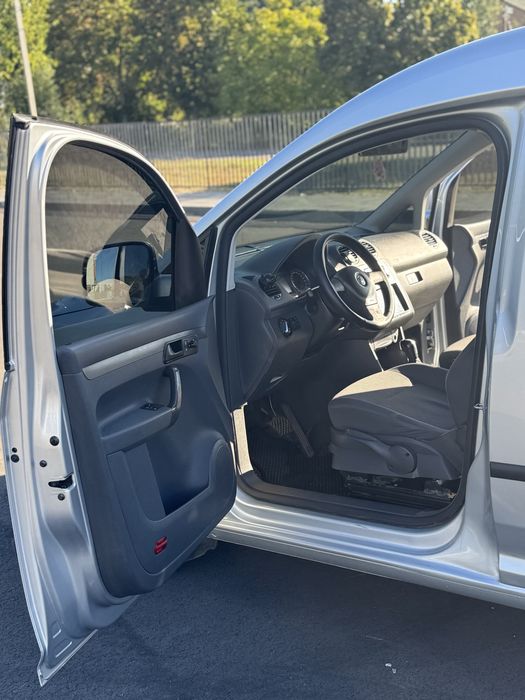 Volkswagen Caddy 2012 року 1.6 дизель.