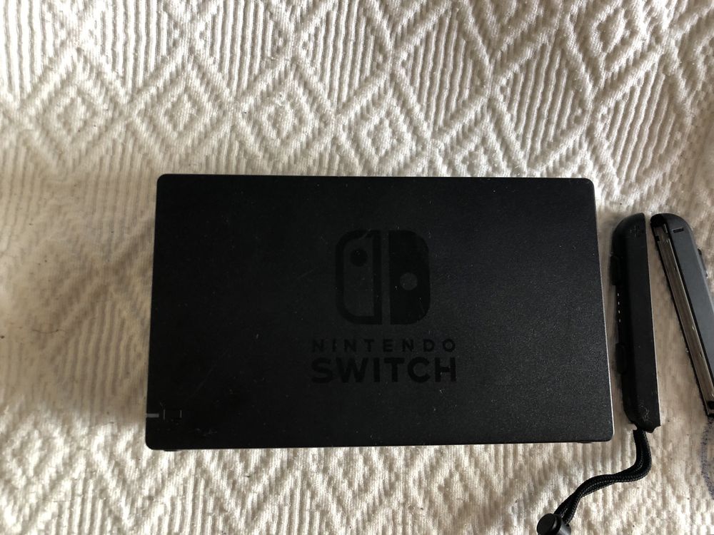 Nintendo Switch Completa com Dock + Acessórios – Excelente Estado