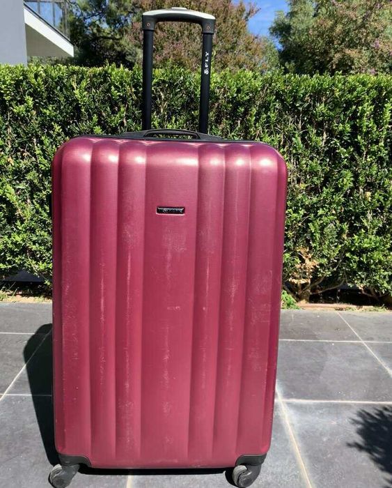Mala de viagem grande com 4 rodas (marca FLY) — em bom estado