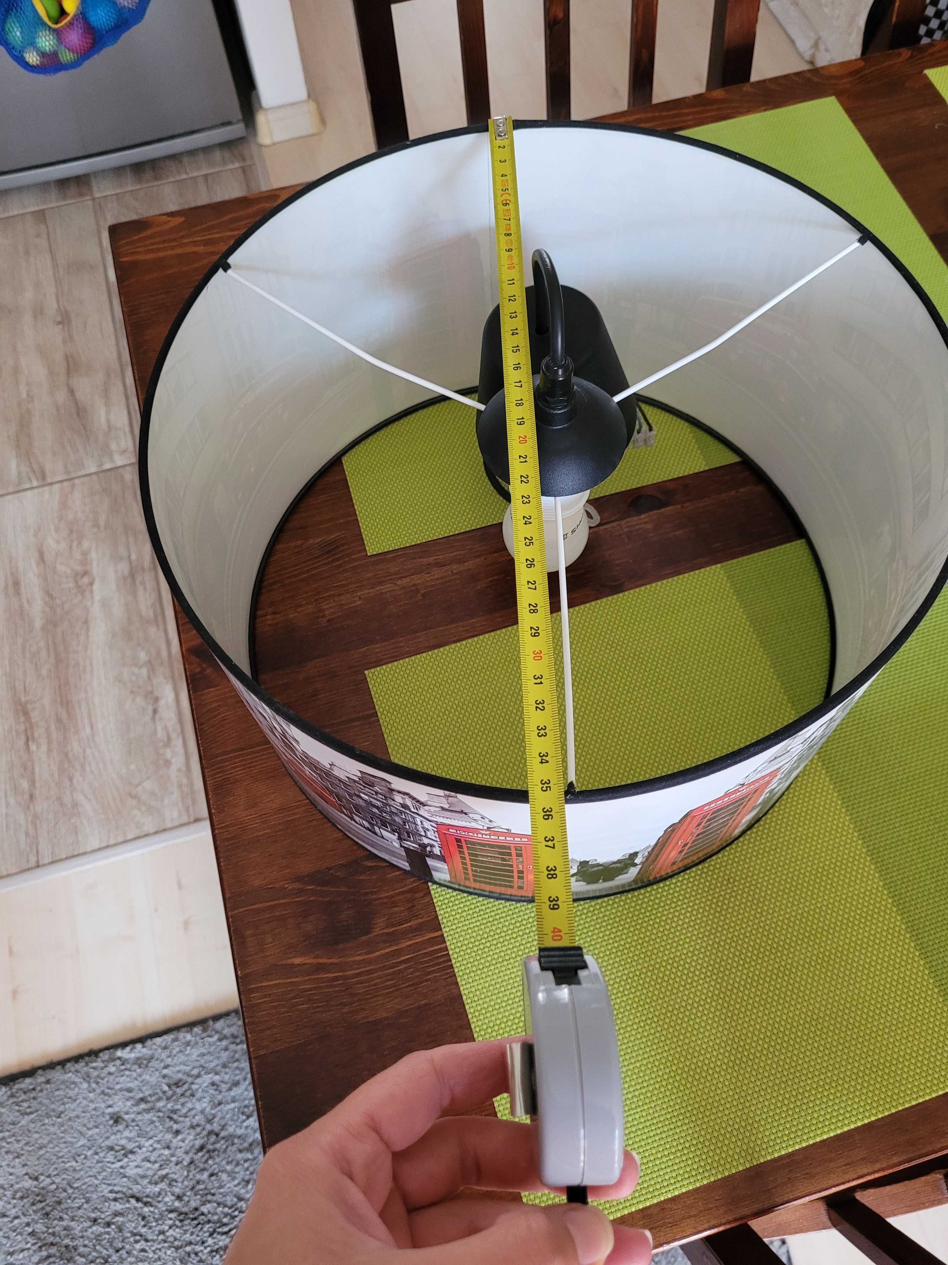 Lampa wiszącą  / żyrandol Londyn