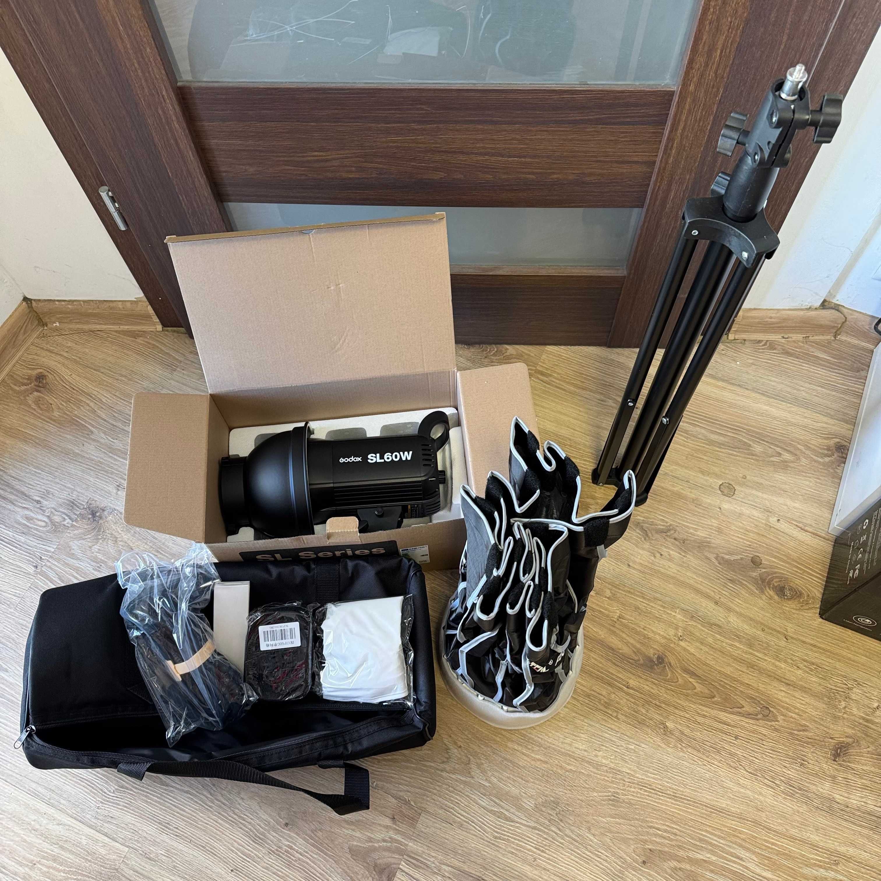 Godox SL-60W CRI 95+ LED, Bowens z AMBITFUL P60 Softbox