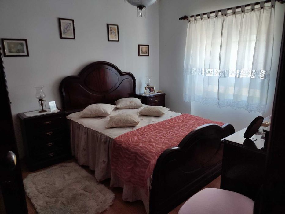 Apartamento T1+1 com Quintal e Terraço - Av. do Cristo Rei, Almada.