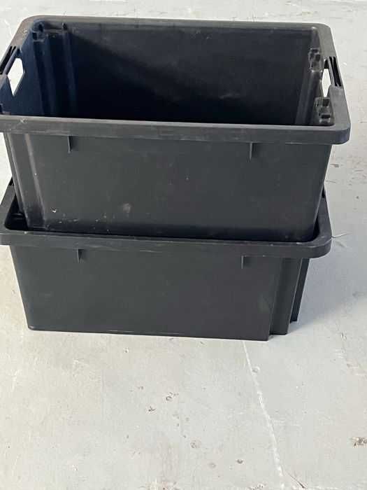 Vendo caixotes de plastico  encastraveis para formas outros bastante