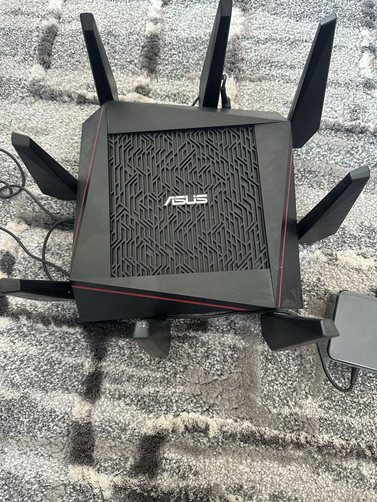 Роутер ASUS в идеальном состоянии