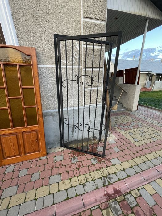 Двері , грати , хвіртка , захист ,вуличний захист , ґрати.