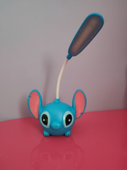 Lampka biurkowa LED Stich – urocza i praktyczna!