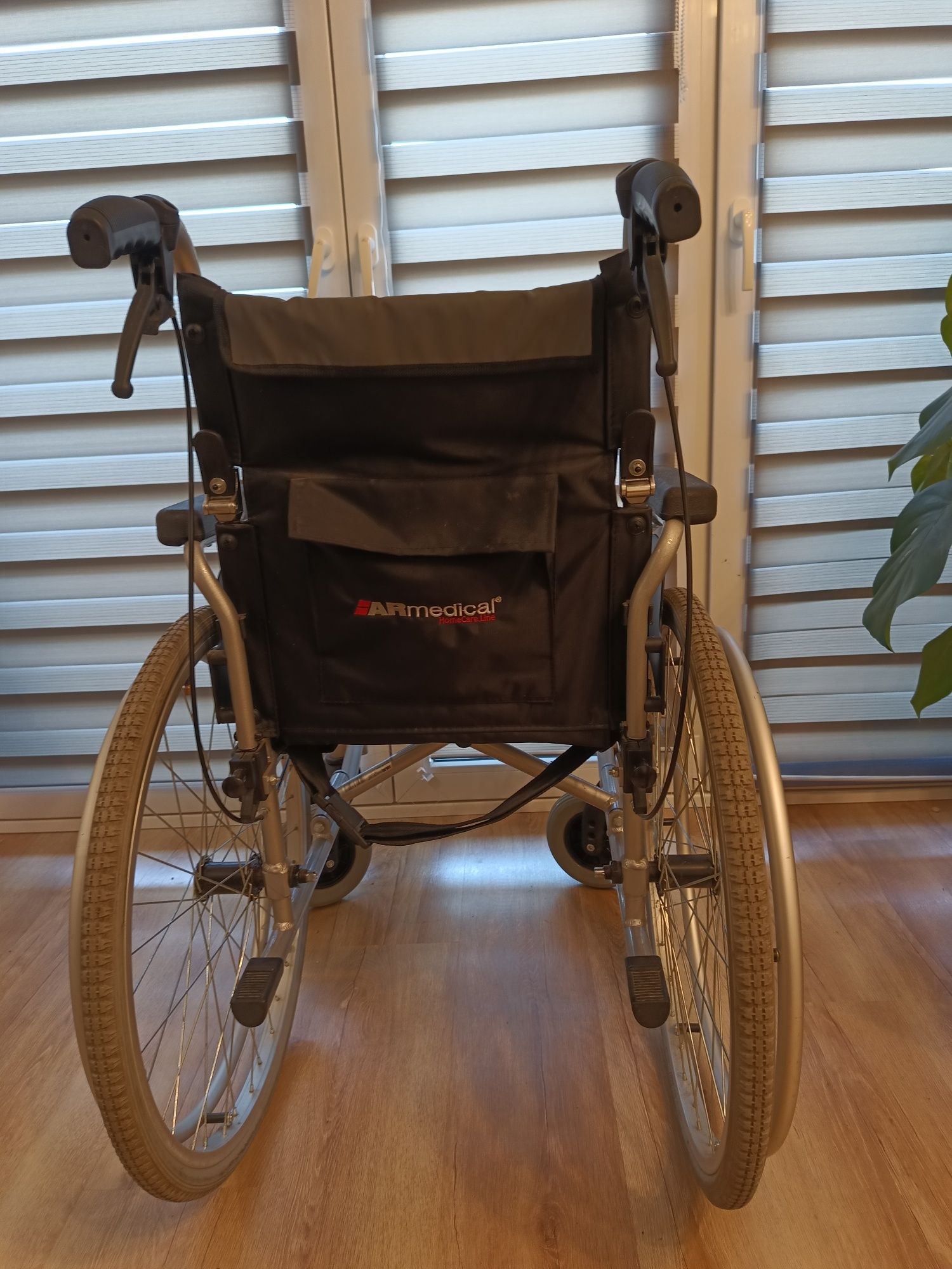 Wózek inwalidzki ARmedical Ergonomic AR300  lekki siedzisko 43 cm
SUPE