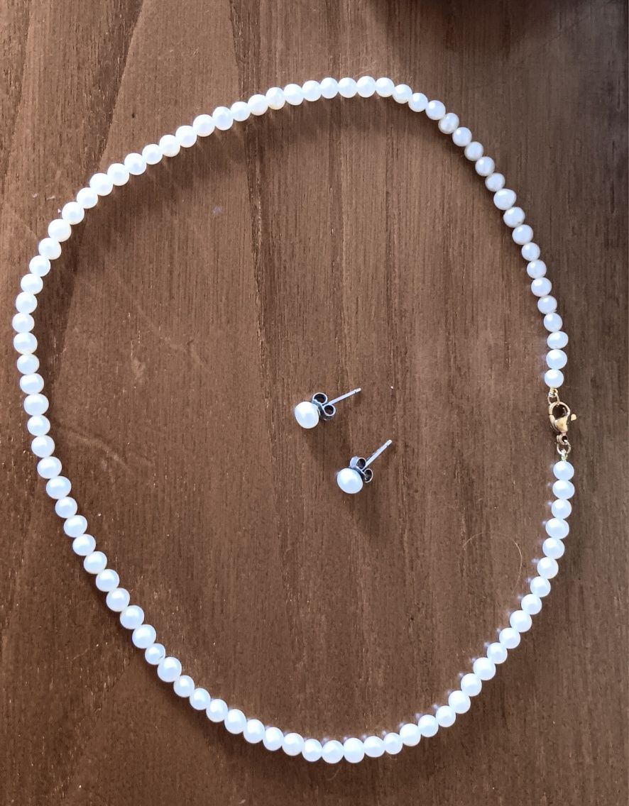 Conjunto  colar e brincos   em perolas de água doce (noivas )