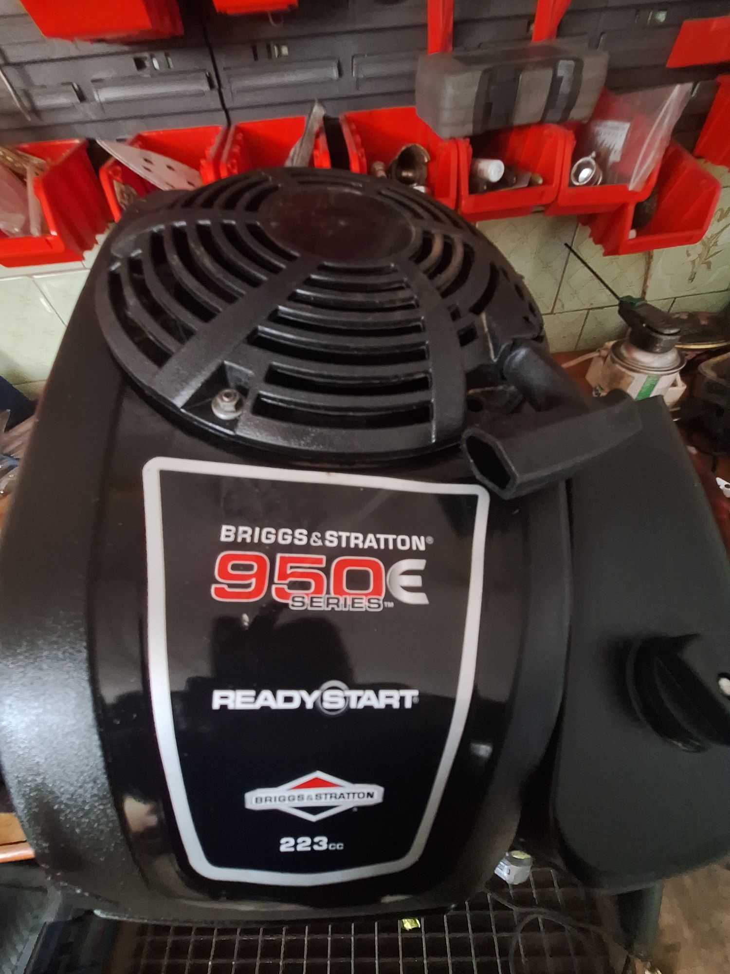 Sprzedam części do silnika B&S 950E