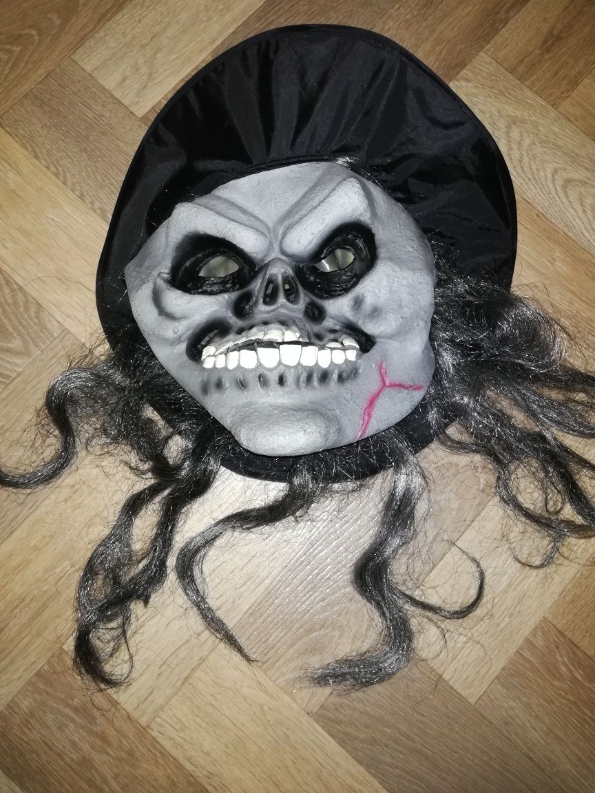 Карнавальная маска на Хеллоуин