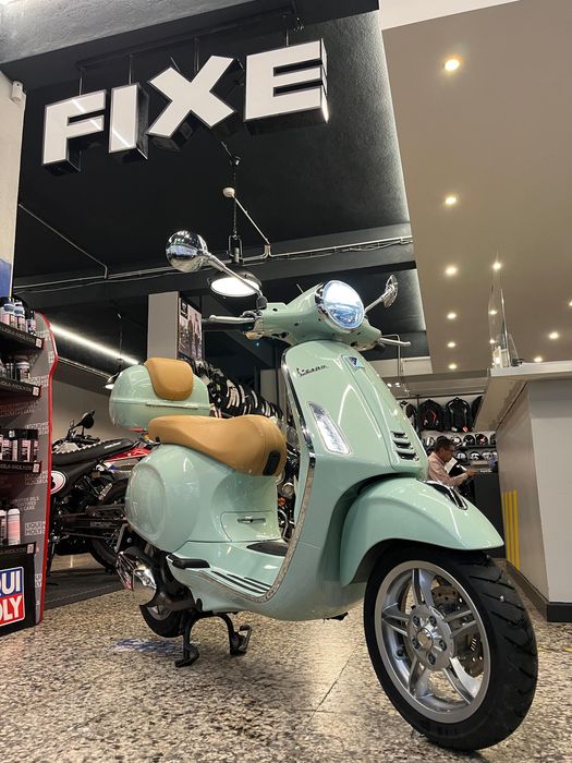 Vespa 125 Primavera Como Nova, com Top Case Vespa, Apenas 528 Kms