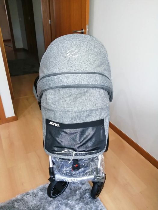 Vendo carrinho de bebé em ótimo estado