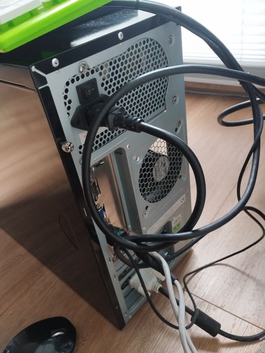 Komputer z monitorem 16gb ram, karta 2gb, dysk ssd 1,13gb, 8 rdzeni