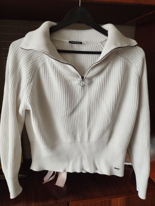 В'язана кофтинка