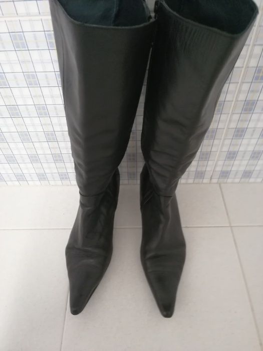 Botas de cano alto em pele em bom estado nº 40