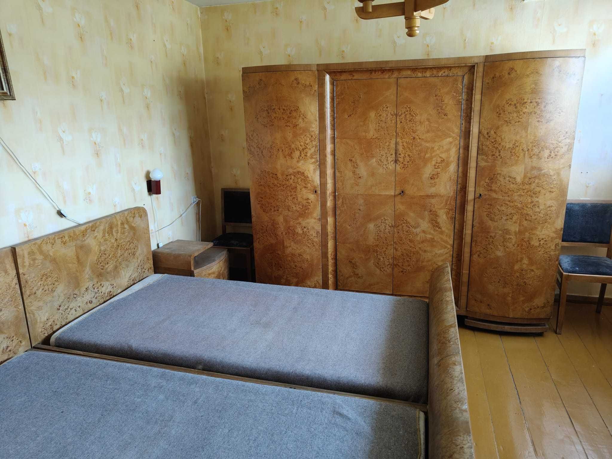 stylowy komplet mebli sypialnianych