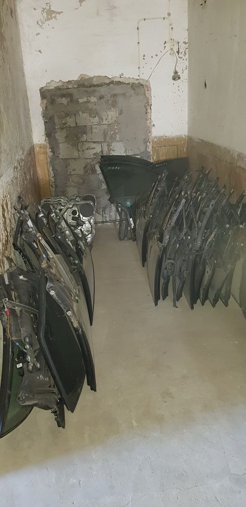 Скло заднє,стікло зад седан  Audi a6 c5,Audi a4 b5, a8 d2, passat b5