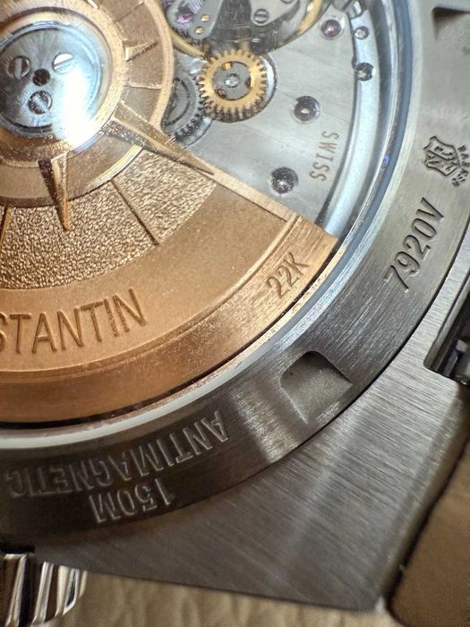 Vacheron Constantin Overseas 7920V em aço inoxidável com mostrador