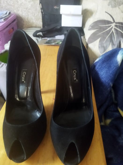 Туфли на высоком каблуке.