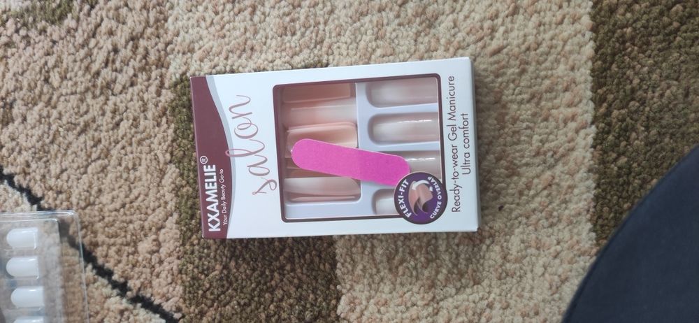 Sztuczne paznokcie -tipsy