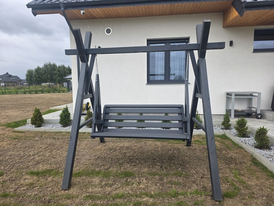 Huśtawka ogrodowa drewniana