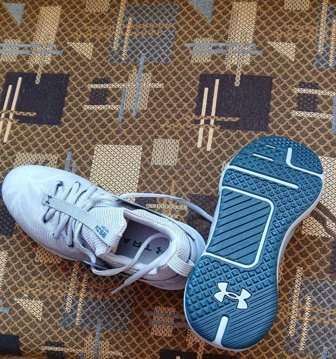 Продам жіночі кросівки Under Armour W Hovr Rise 2 PRNT розмір 37,5