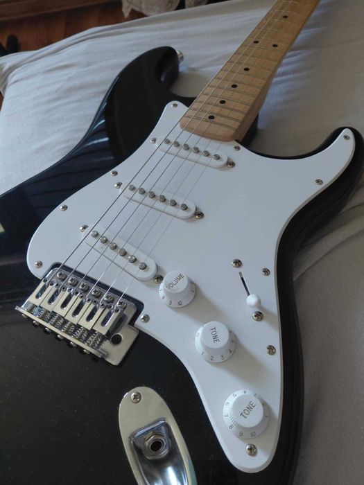 Gitara elektryczna Squier Sonic Strat + wzmacniacz