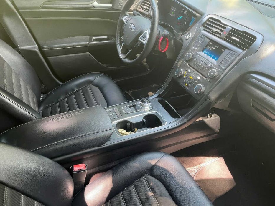 Ford Fusion Hybrid SE      2018