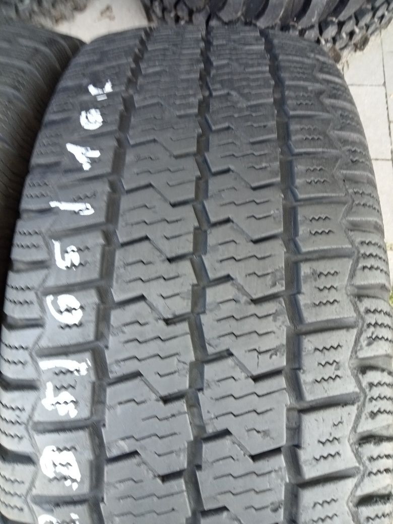 2x Opony Używane Całoroczne 235/65R16C Continental