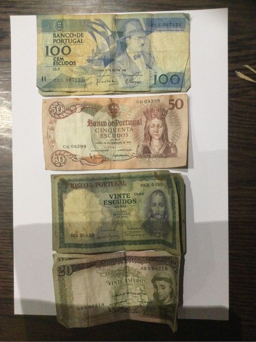 Vendo varias notas antigas 2X100, 1X50, 2X20 e mais 2X20 escudos