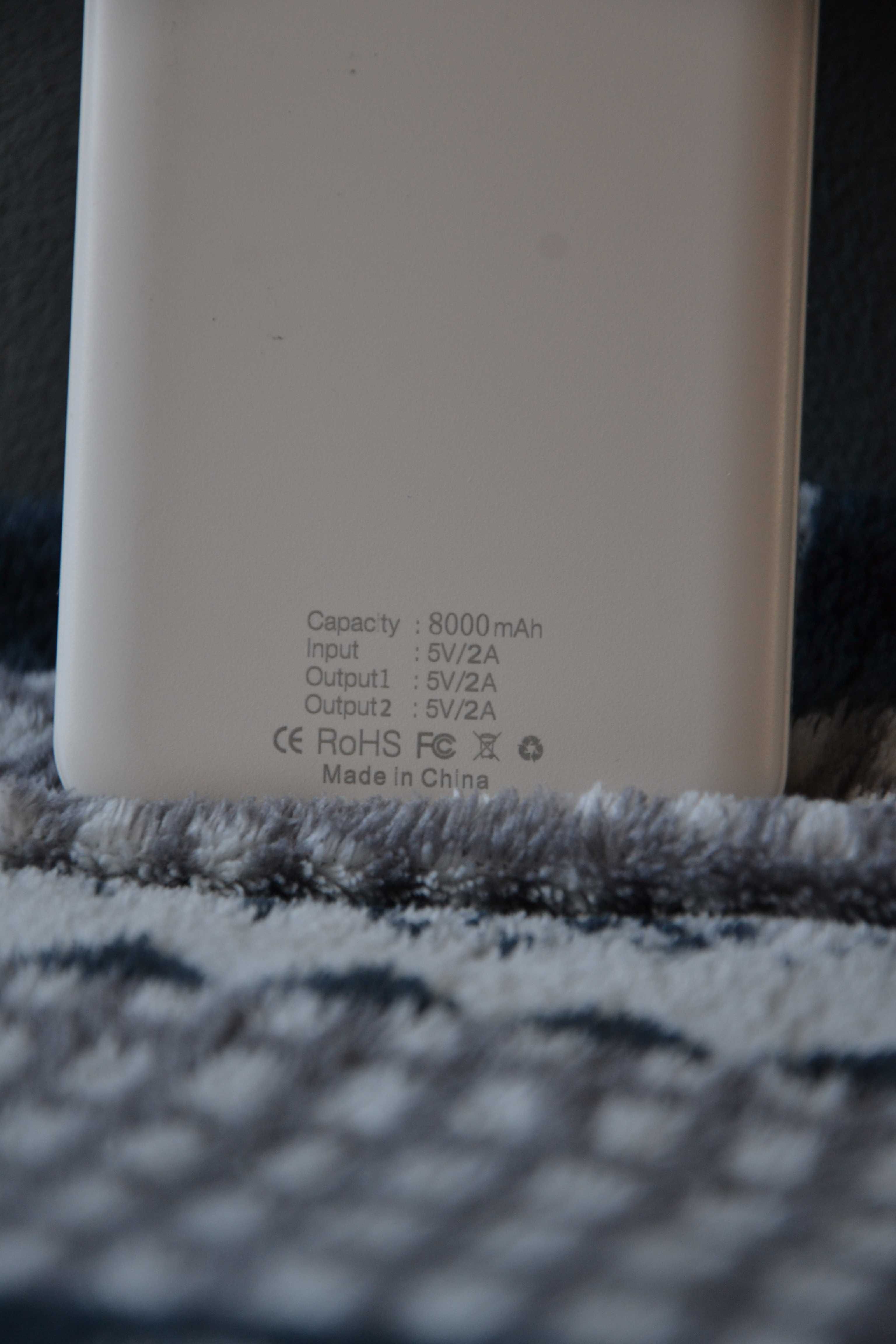 Biały powerbank 8000 mAh DEXLER