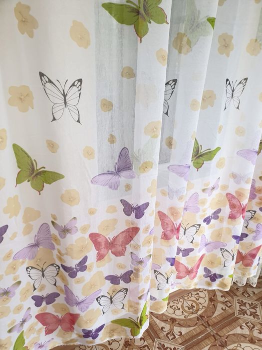 Тюль в ніжні метелики