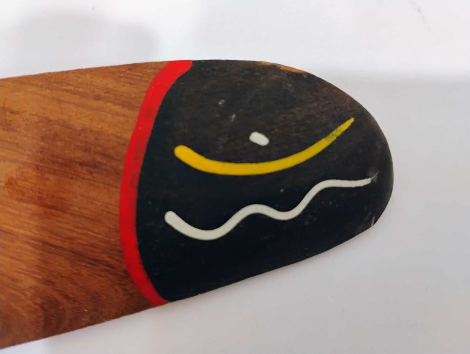 Bumerangue vintage Aborígene feito e pintado à mão