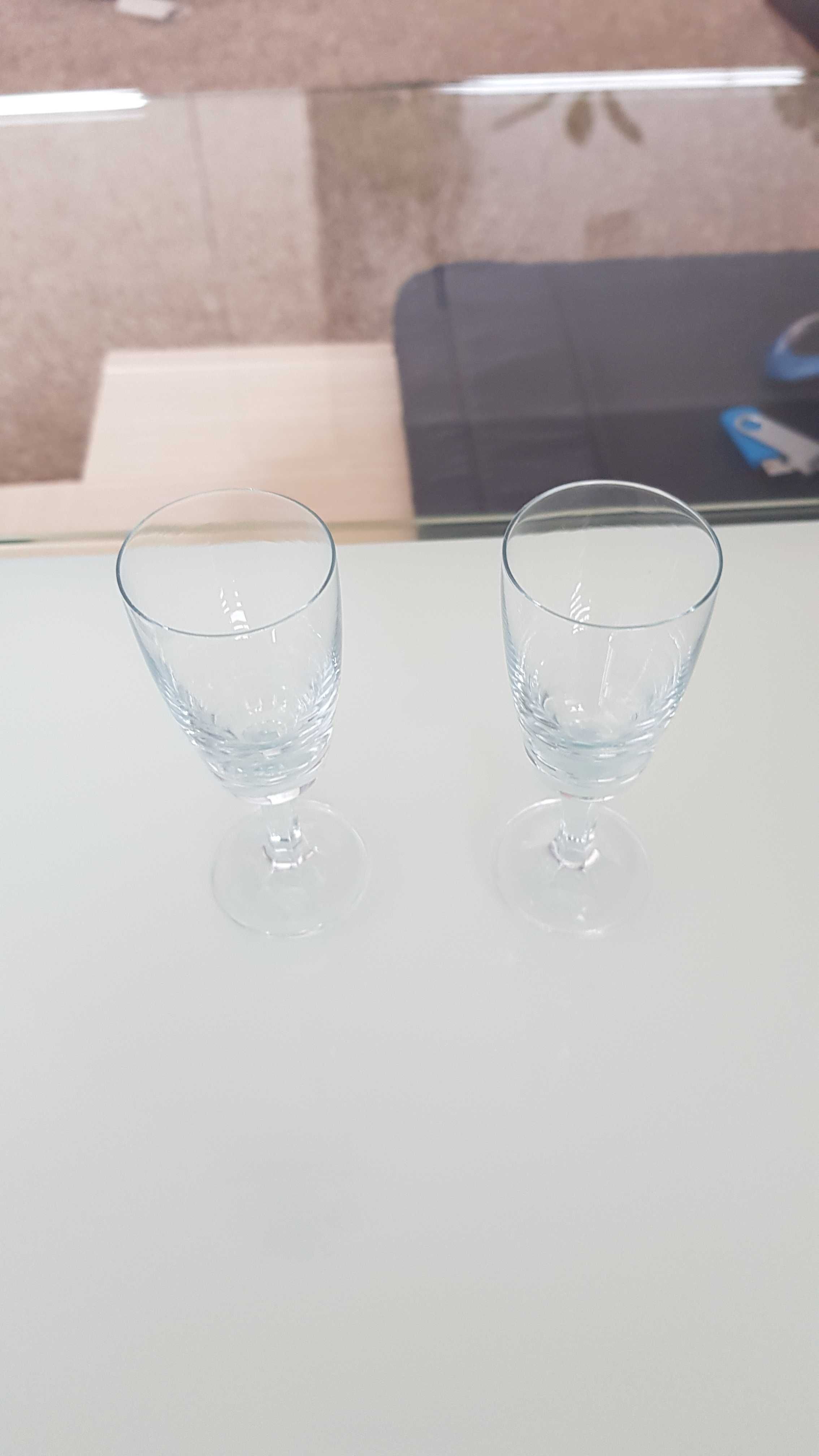 Kieliszki na nóżce z okresu PRL