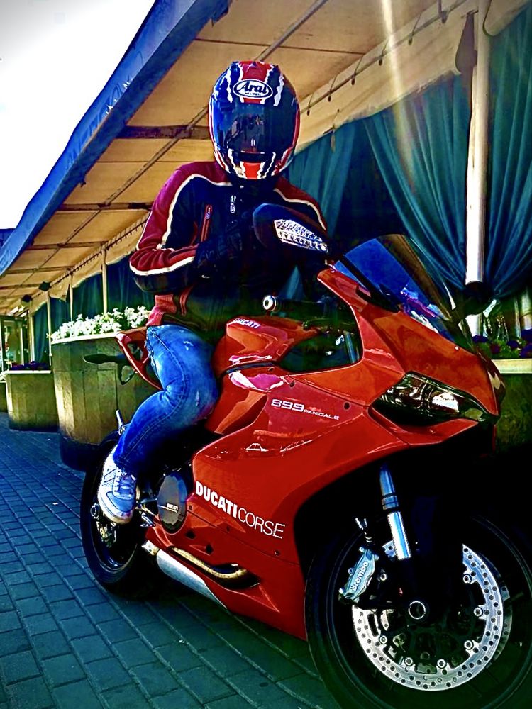 Продам мотошолом Arai  б/у в дуже гарному стані  10 из 10