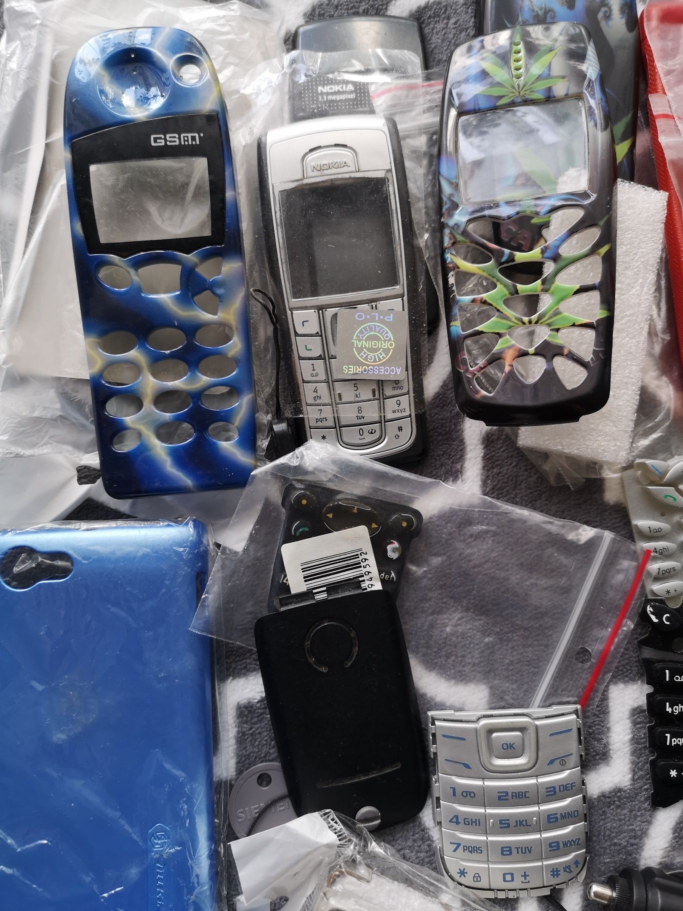 Pakiet starej elektroniki, etui, obudów. Nokia itp