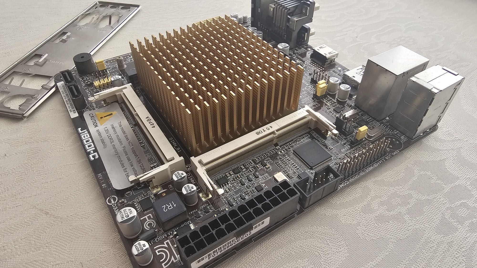Asus J1800i-c ТОПчик mini itx ноутбучна память.
