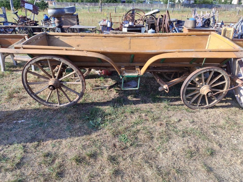 Drewniane duże beczki do ogrodu