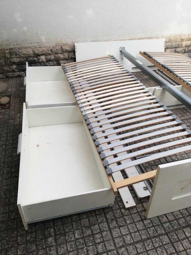 Cama-4-gavetas+mesinhas+cómoda_comp.2,0m-larg.1,40m-alt.0,50m
