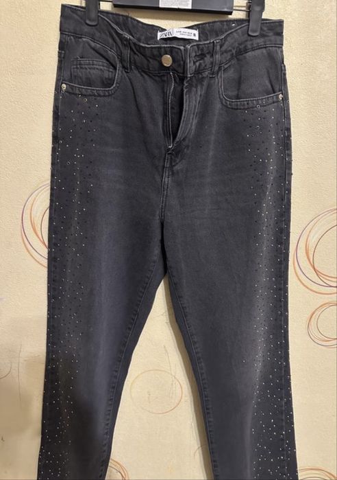 Джынсы zara  со стразами 38