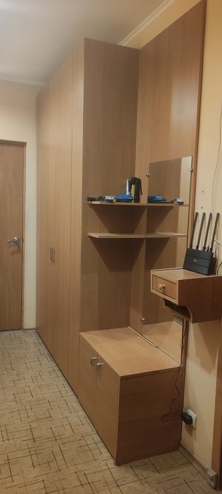 Продам шкаф в прихожую