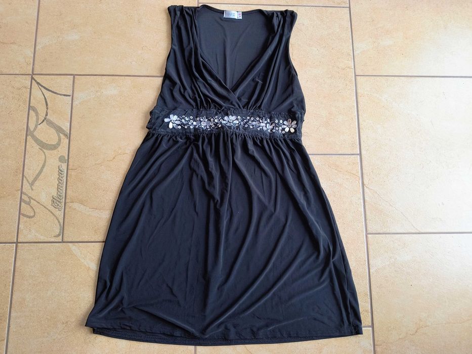 czarna sukienka z koralikami rozmiar 14