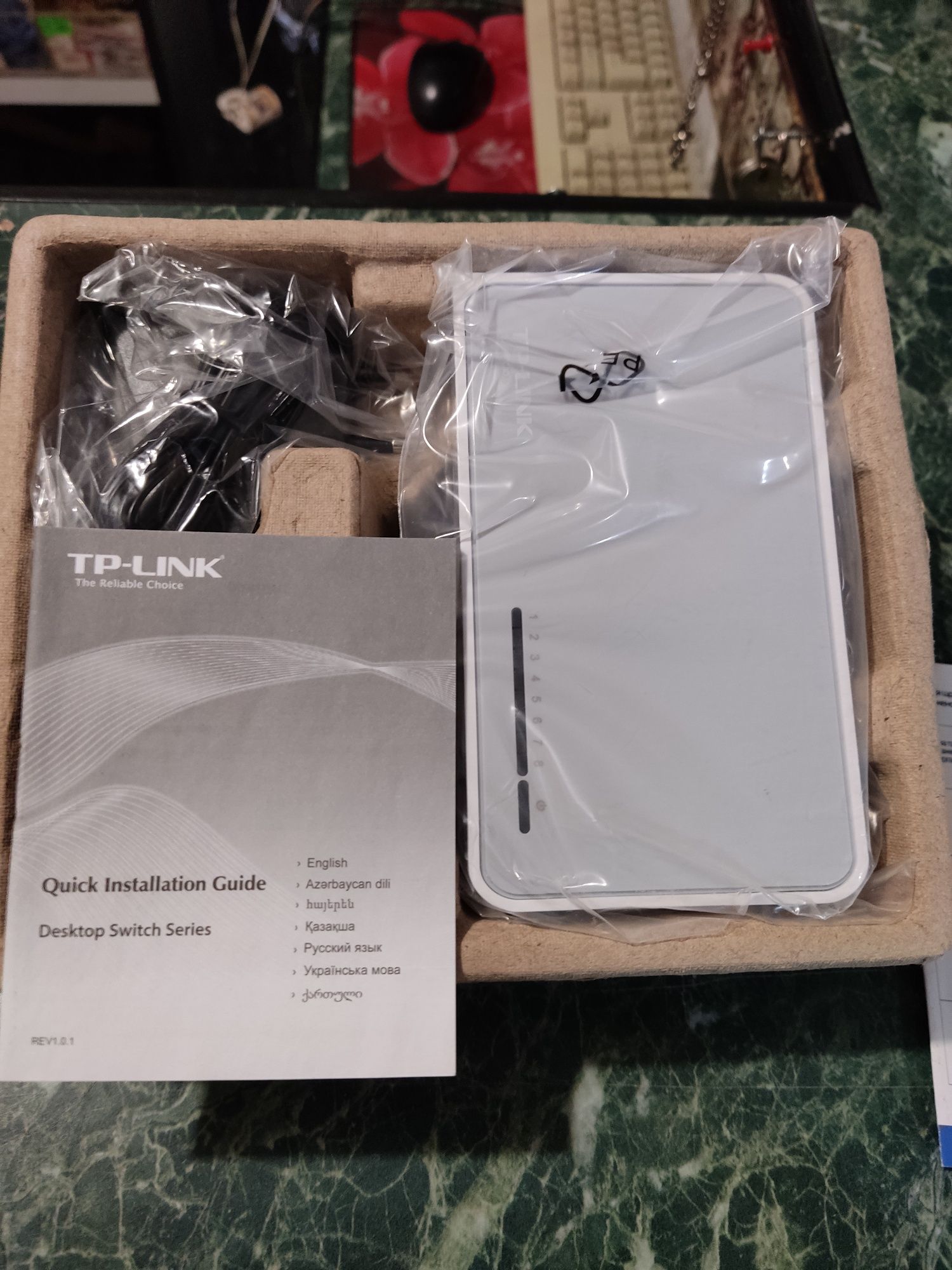 Настольный коммутатор TP-Link TL-SF1008D