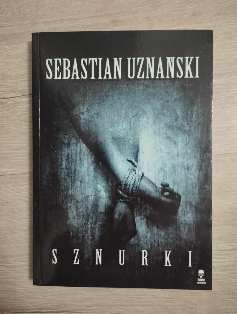 Książka thriller kryminał horror Sznurki Sebastian Uznański