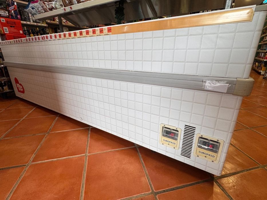 VENDE-SE – Frigoríficos Comerciais EUROFRED (Semi-Novos)