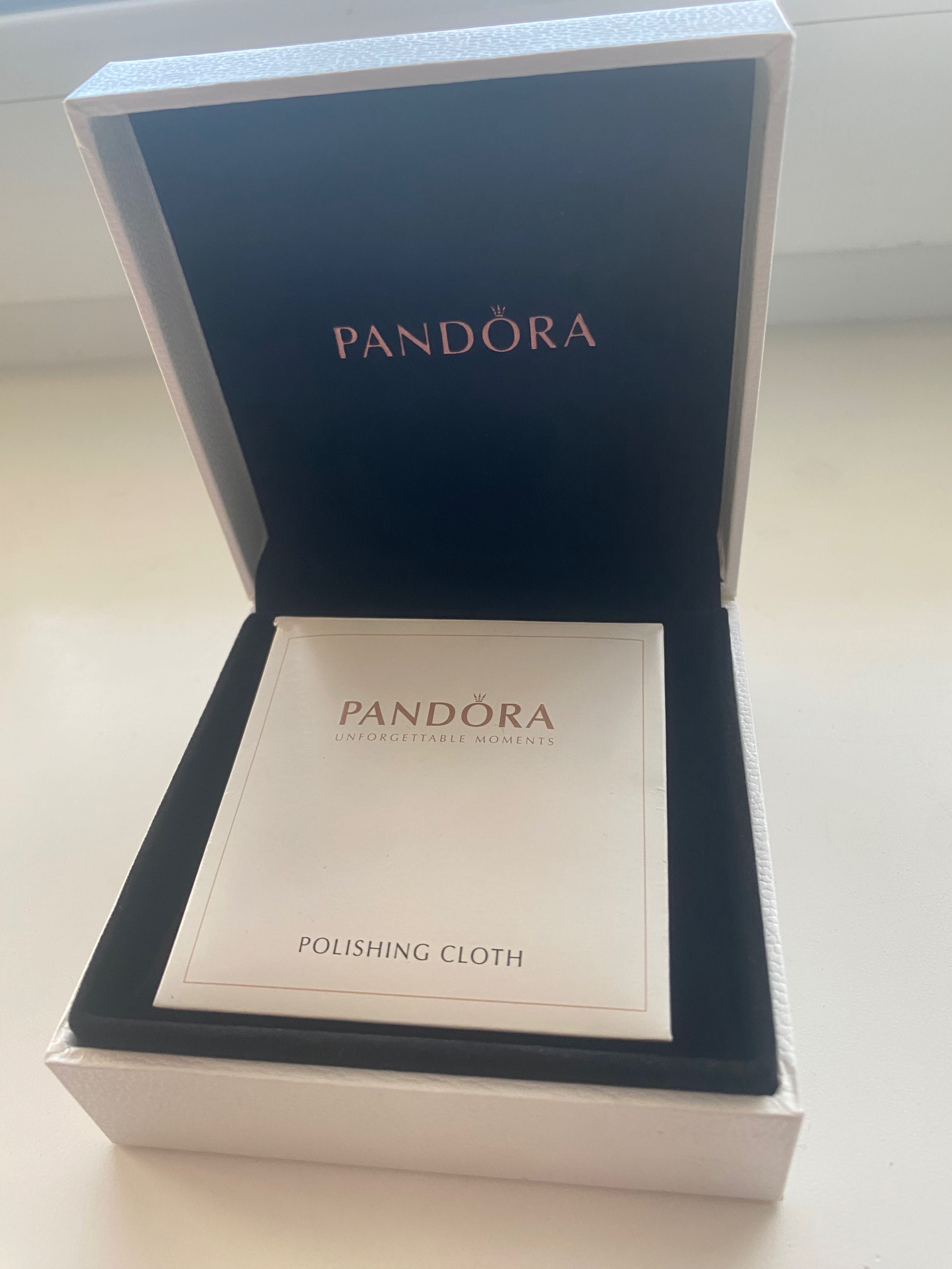 Коробка від браслету Pandora
