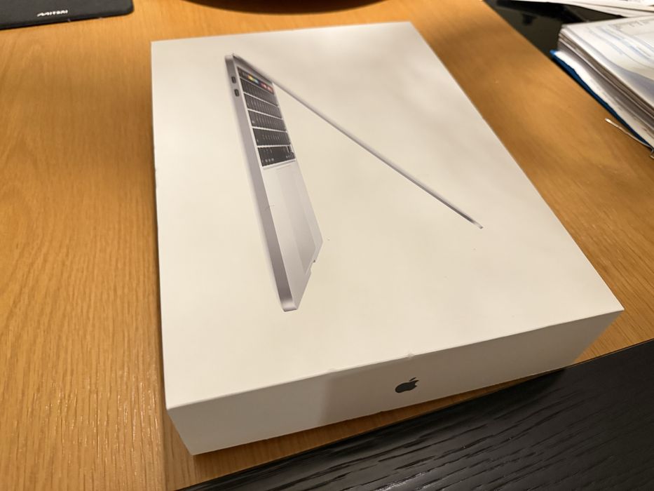 MacBook Pro 13'' (2020) - Core i5 1.4GHz / 8GB / 512GB SSD (como novo)