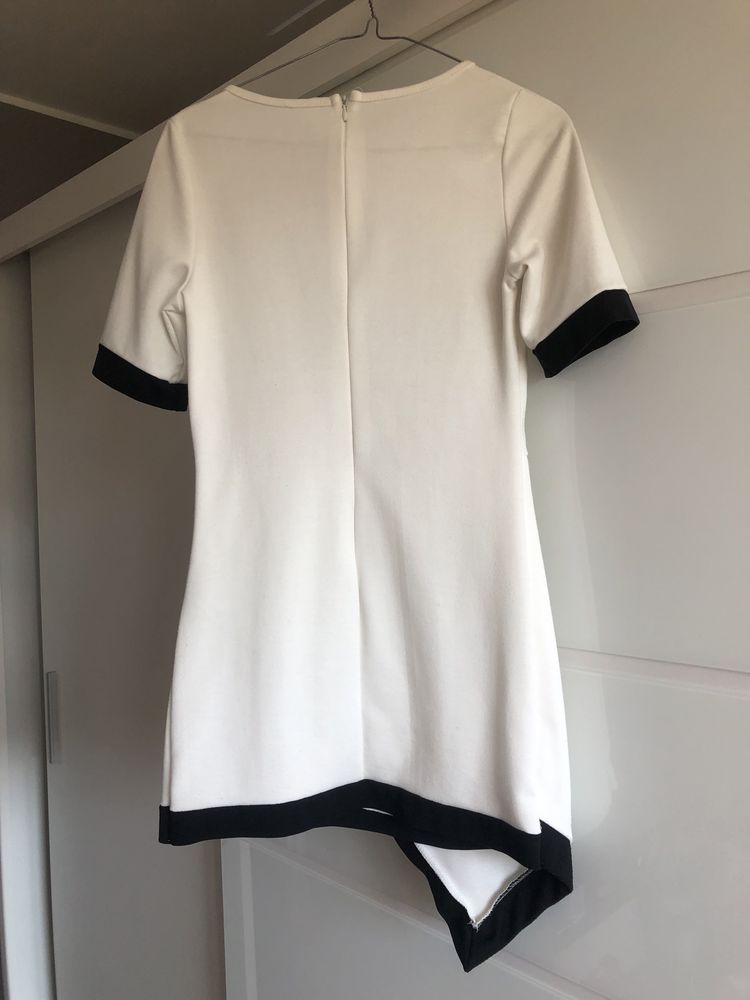 Elegancka Biała sukienka z krótkim rękawem, czarne elementy S 36