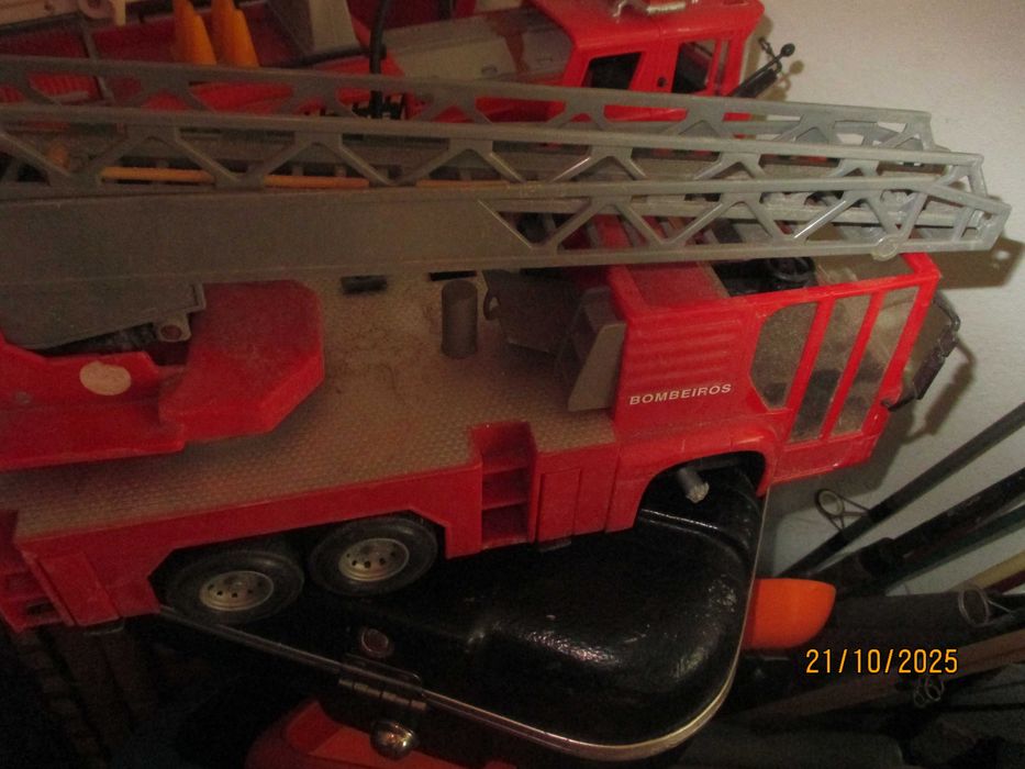 6 carros miniaturas de bombeiros