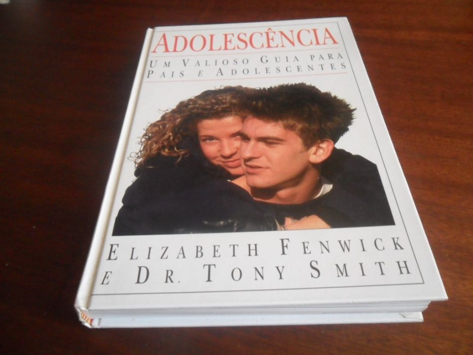 "Adolescência" de Elizabeth Fenwick e Tony Smith